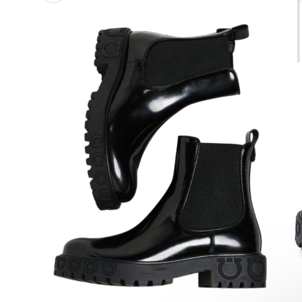 Salvatore Ferragamo Varsi Leather Gancini-Sole Chelsea Boots